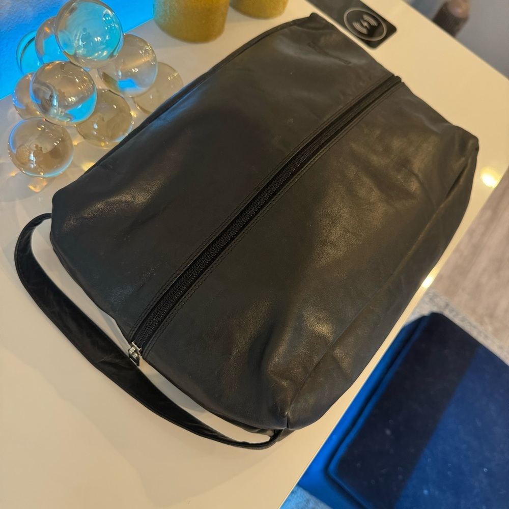 Vera Pelle leather carry case